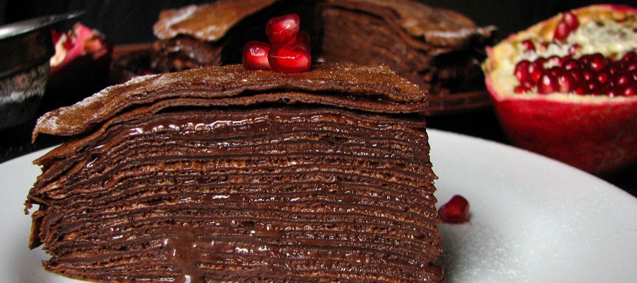 Шоколадный блинный торт с кремом из «Нутеллы»